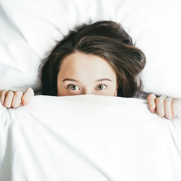 Dormir mal consecuencias: así afecta una sola noche a tu fuerza, concentración y metabolismo